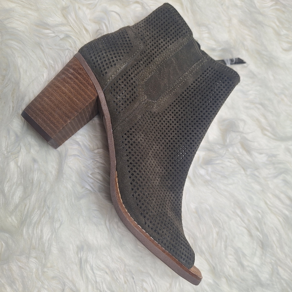 Tom Majorca Peep toe booties in green
